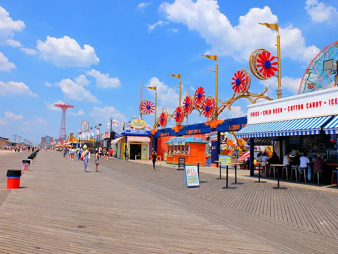 Was kann man auf Coney Island machen - Promenade