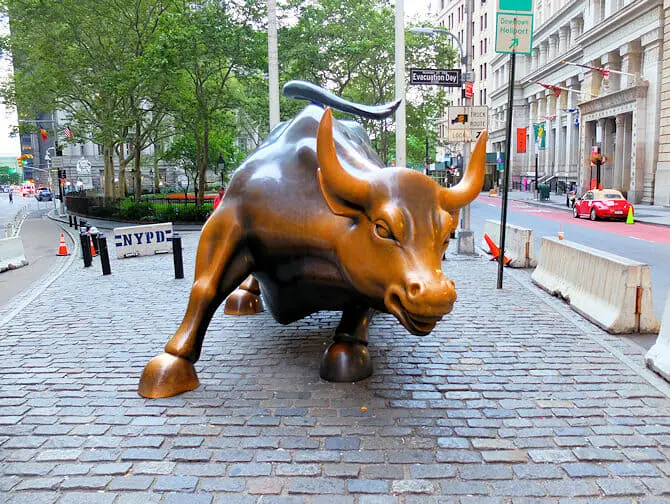Was kann man in Lower Manhattan und Financial District machen - Bull