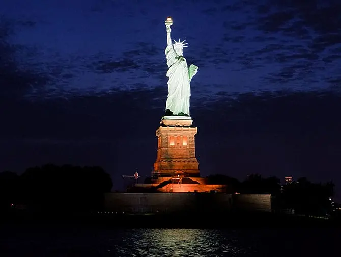 Bootstour mit Abendessen in New York (3 Stunden) - Freiheitsstatue