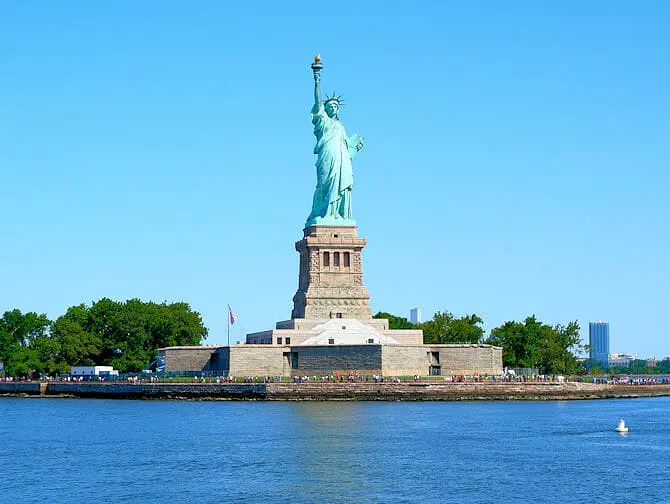 Circle Line Landmarks Bootstour (1,5 Stunden) - Freiheitsstatue