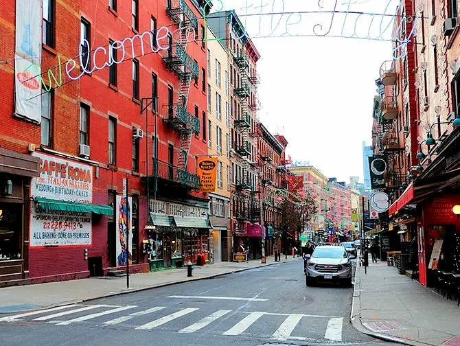Was kann man in Little Italy machen - Begrüßungsschild