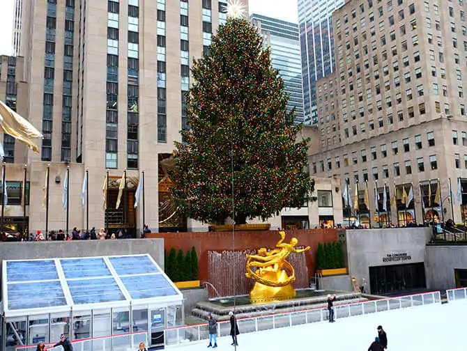 Midtown Manhattan in New York - Rockefeller Rink