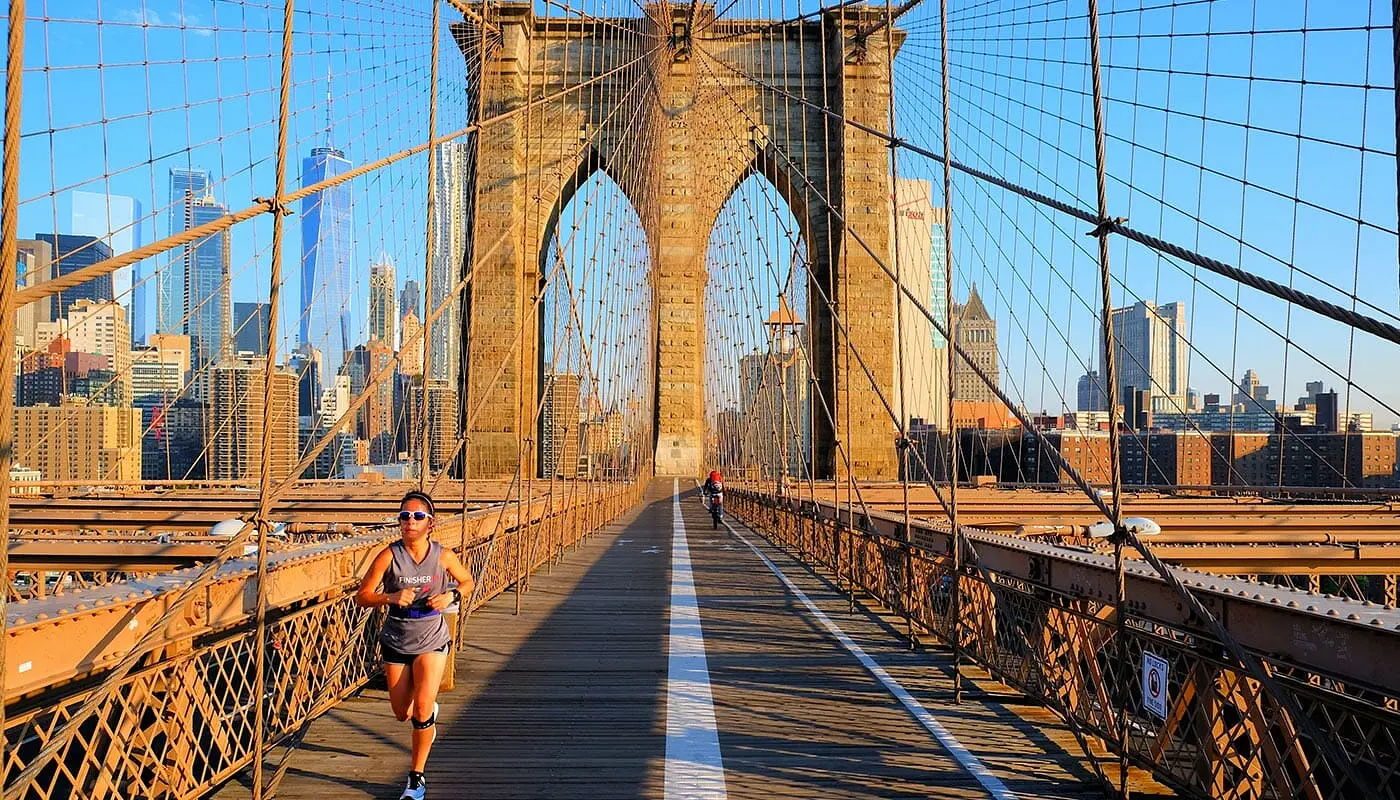Brooklyn Bridge in New York - Joggen