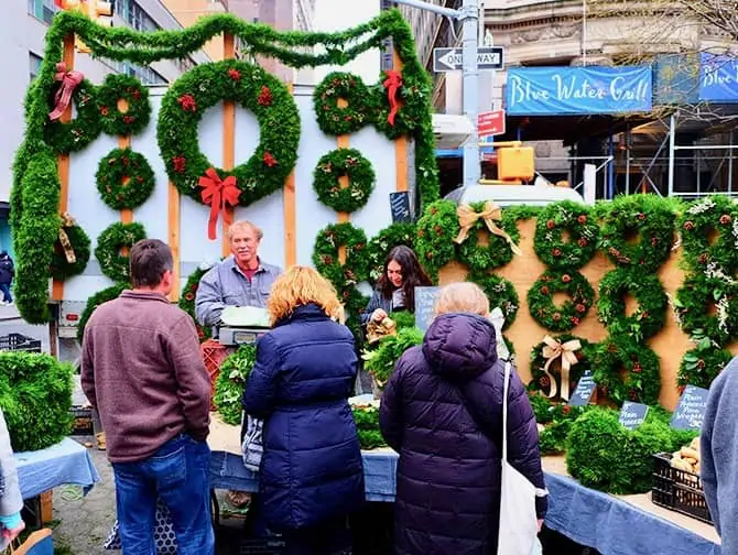 Märkte in New York - Weihnachtskränze beim Union Square