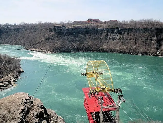 Tagesausflug von New York zu den Niagarafällen mit dem Flugzeug - Niagara Fälle Whirlpool