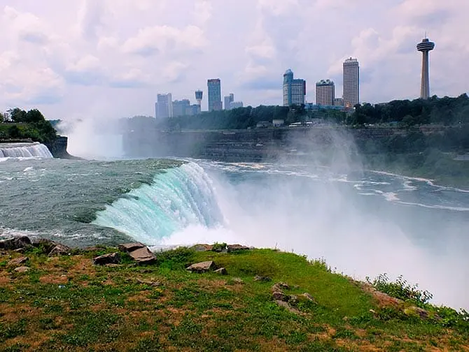 Tagesausflug von New York zu den Niagarafällen mit dem Flugzeug - Niagarafälle von der amerikanischen Seite