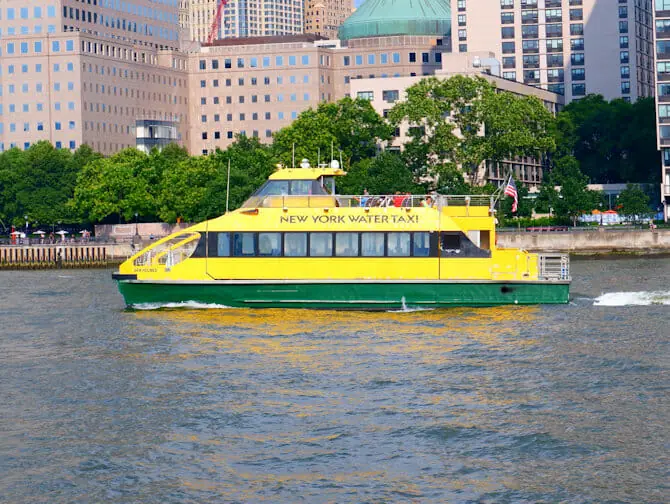 Hop on Hop off Bootstour durch den Hafen von New York