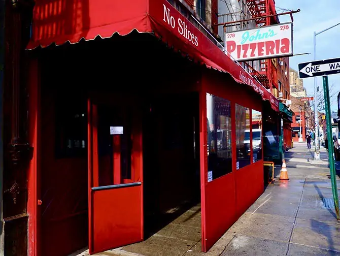 Die beste Pizza in New York - John's Pizzeria of Bleecker Street