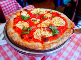 Die beste Pizza in New York - Lombardi's Pizza