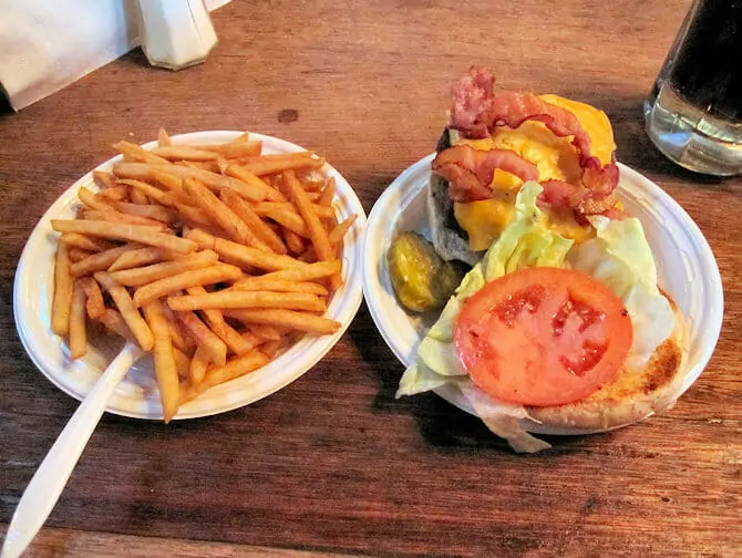 Die besten Burger in New York - Corner Bistro burger