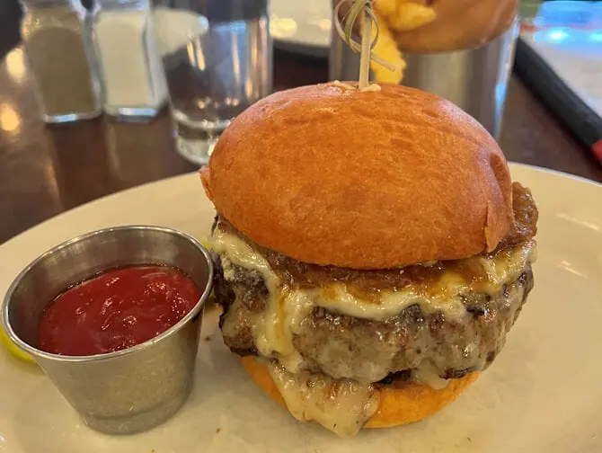 Die besten Burger in New York - 5 Napkin Burger burger