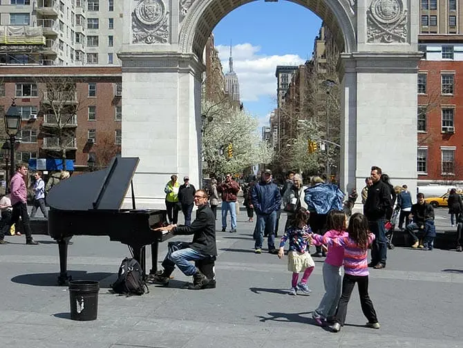 Parks in New York - Livemusik im Washington Square Park