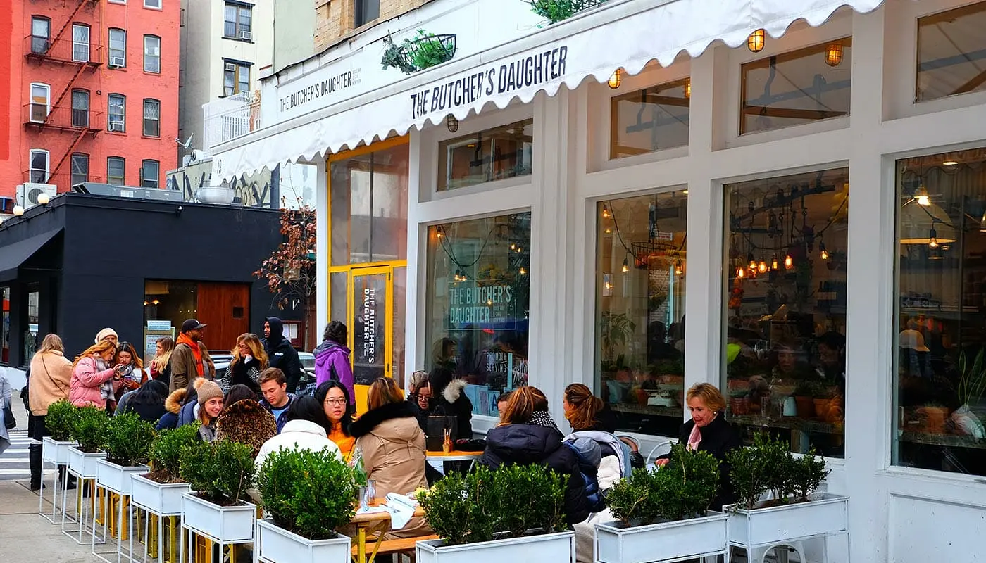 Vegetarische Restaurants in New York - The Butcher's Daughter Terrasse