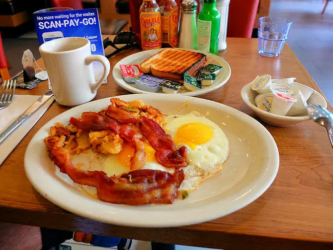 Frühstück in New York - Westway Diner Spiegeleier