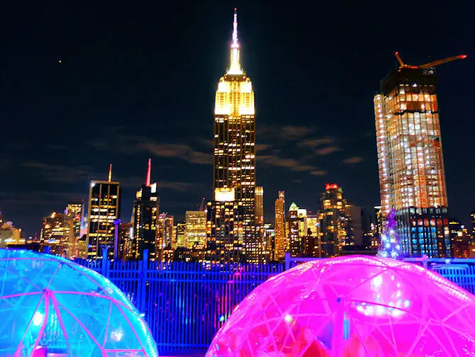 Die besten Rooftop Bars von New York - 230 Fifth in New York Sicht