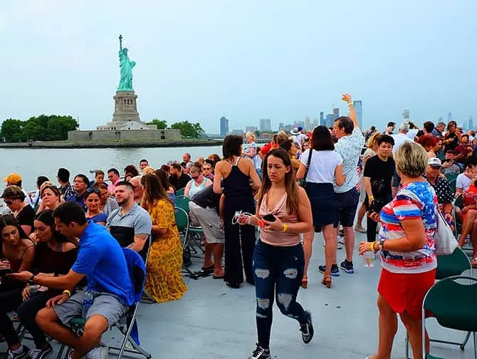 Am 4. Juli in New York - Feuerwerk Bootstour