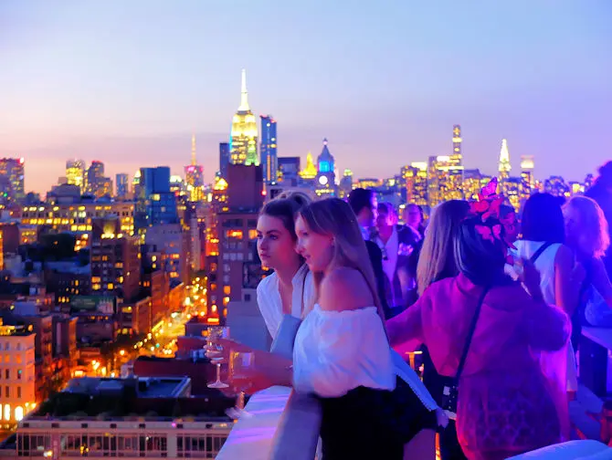 Die besten Rooftop Bars von New York - The Roof Sonnenuntergang