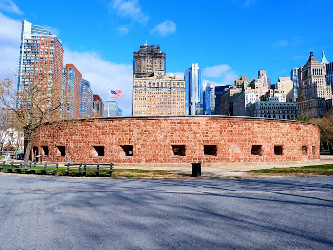 Was kann man in Lower Manhattan und Financial District machen - Freiheitsstatue Bootstour Manhattan New York