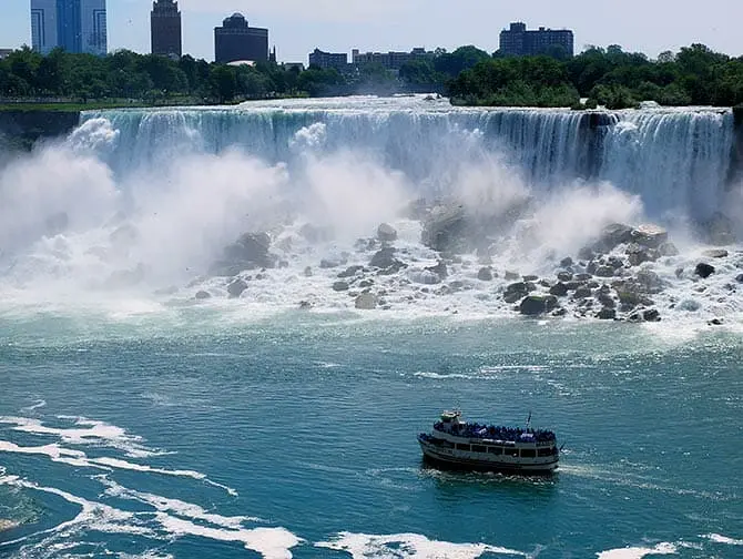 New York zu den Niagarafällen Zweitägiger Ausflug - Bootstour