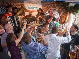 Oktoberfest in New York - Zum Schneider