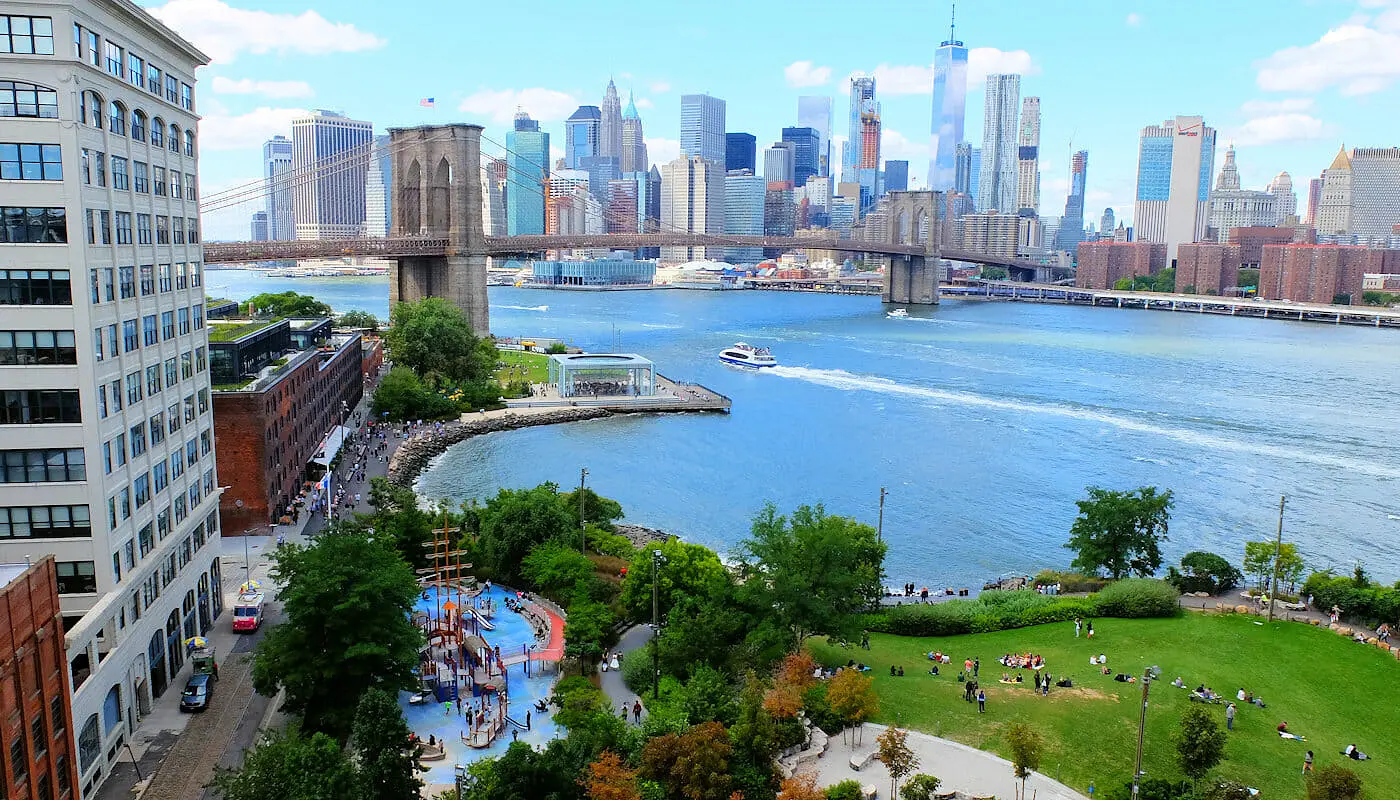 Spielplätze in New York - Main Street Spielplatz