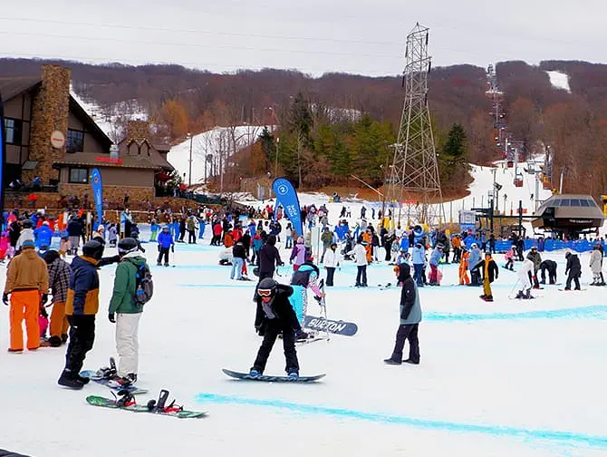 Ski und Snowboard Tagesausflug von New York aus - Creek