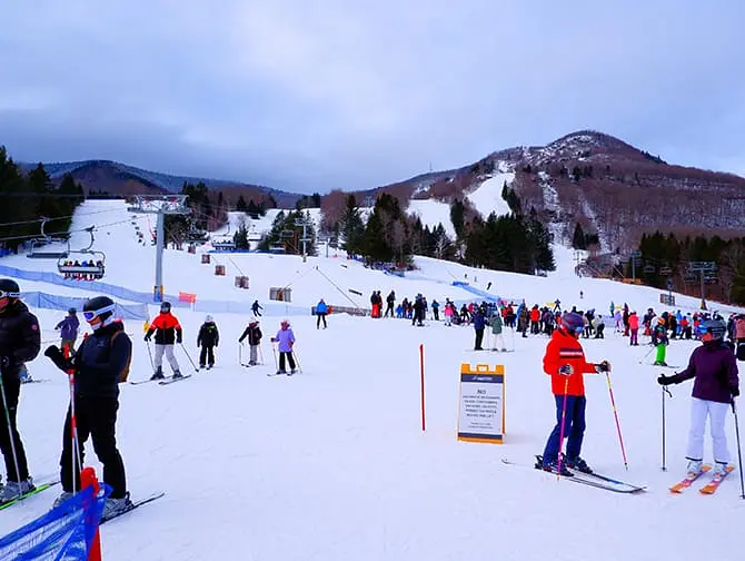 Ski und Snowboard Tagesausflug von New York aus