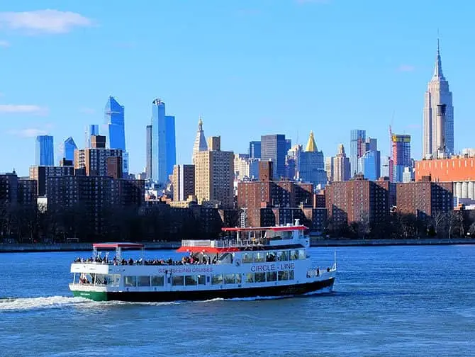 Bootstouren am Tag in New York