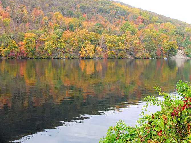 Tagesausflug zum Bear Mountain im Bundesstaat New York - Herbstfarben