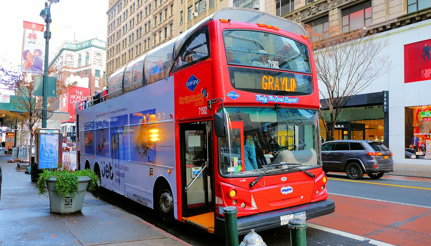Gray Line Hop on Hop off Bus in New York - Beim Einsteigen