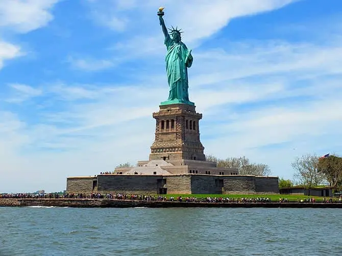 Bateaux Bootstour mit Mittagessen in New York - Freiheitsstatue