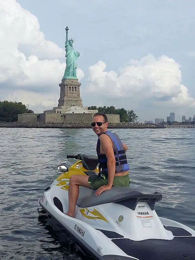 Schwimmen gehen in New York - Jetski fahren
