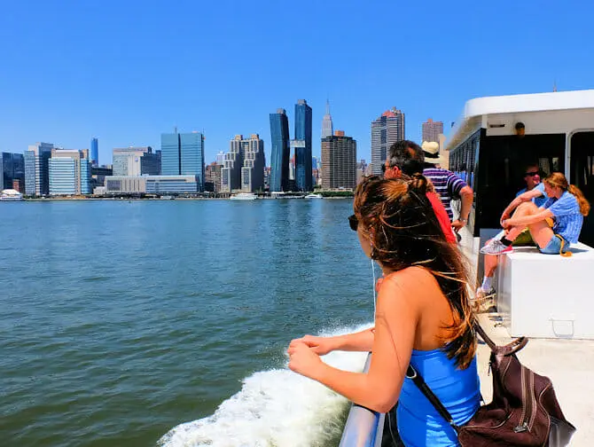 NYC Ferry in New York - Fahrt mit der Fähre