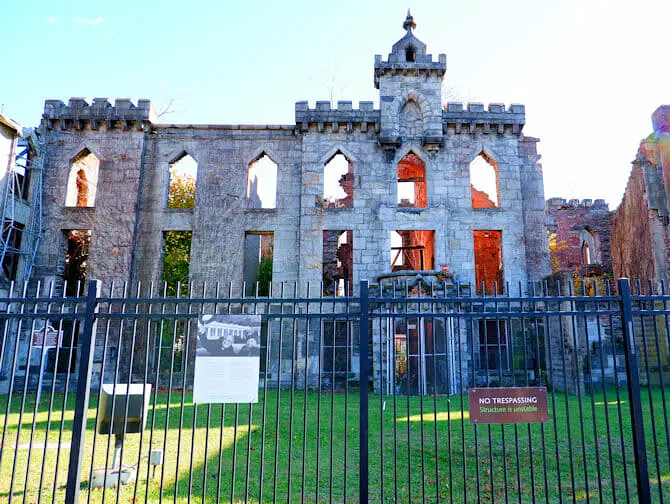 Was kann man auf Roosevelt Island machen - Smallpox Hospital