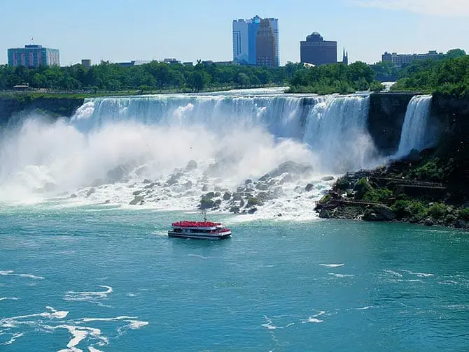Tagesausflug von New York zu den Niagarafällen mit dem Bus - Maid of the Mist