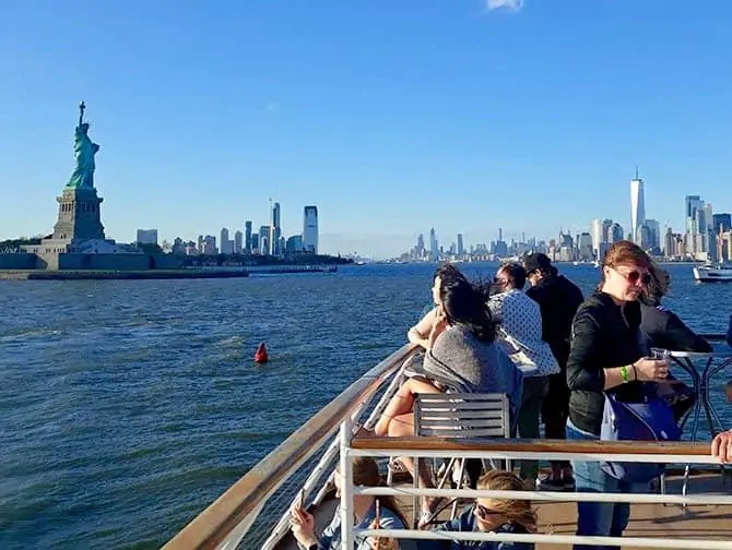 Happy Hour Bootstour in New York