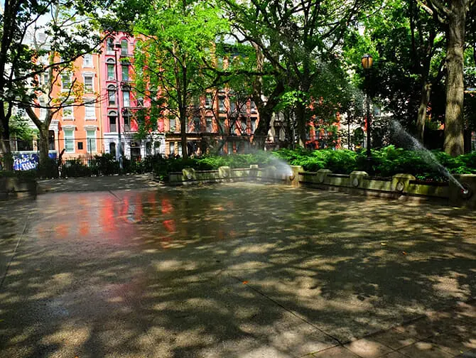 Little Germany in New York - Wasserspiel im Tompkins Square Park