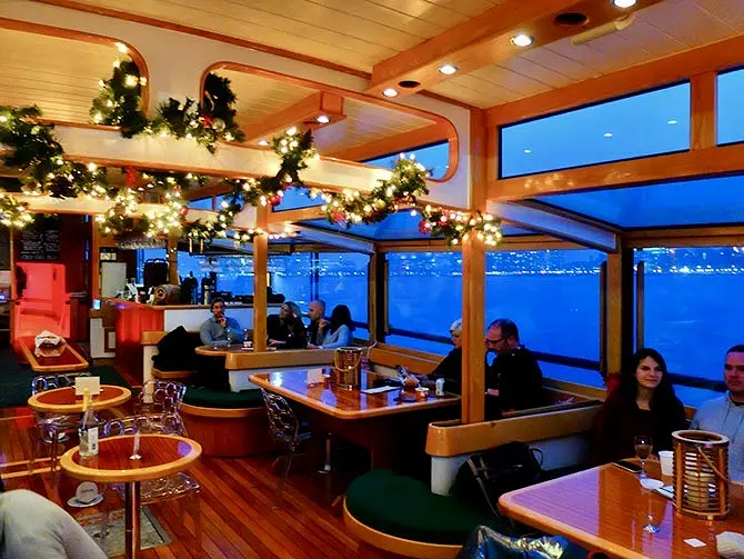 Bootstour zur Weihnachtszeit in New York - Das Schiff