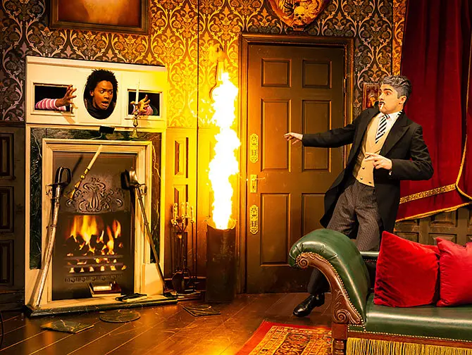 The Play That Goes Wrong in New York Tickets - Feuer