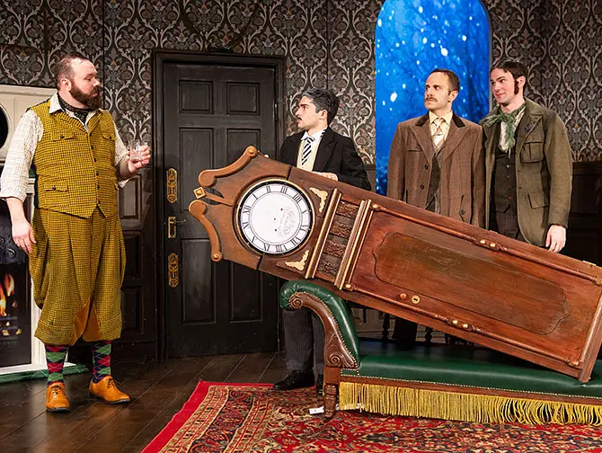 The Play That Goes Wrong in New York Tickets - Requisiten