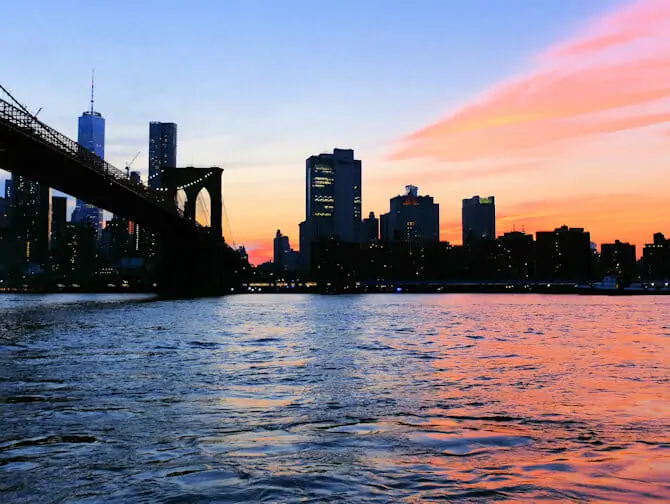 bootstour in der daemmerung in new york