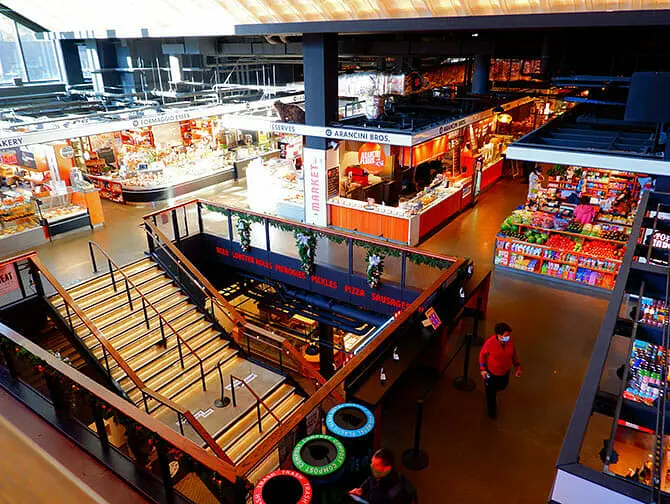 Was kann man in der Lower East Side machen - Essex Market Innen