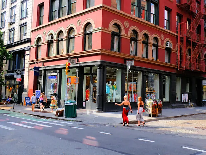 Shoppen in SoHo Johnny Was