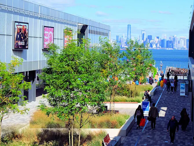 Staten Island in New York - Empire Outlets