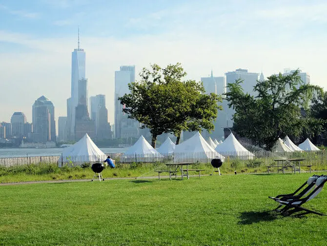 Was kann man auf Governors Island machen - Zelte