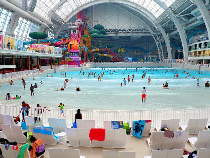 DreamWorks Water Park in der Nähe von New York - Liegestühle