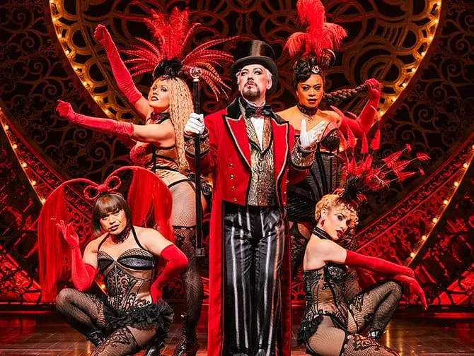 Moulin Rouge! The Musical am Broadway Tickets - Set