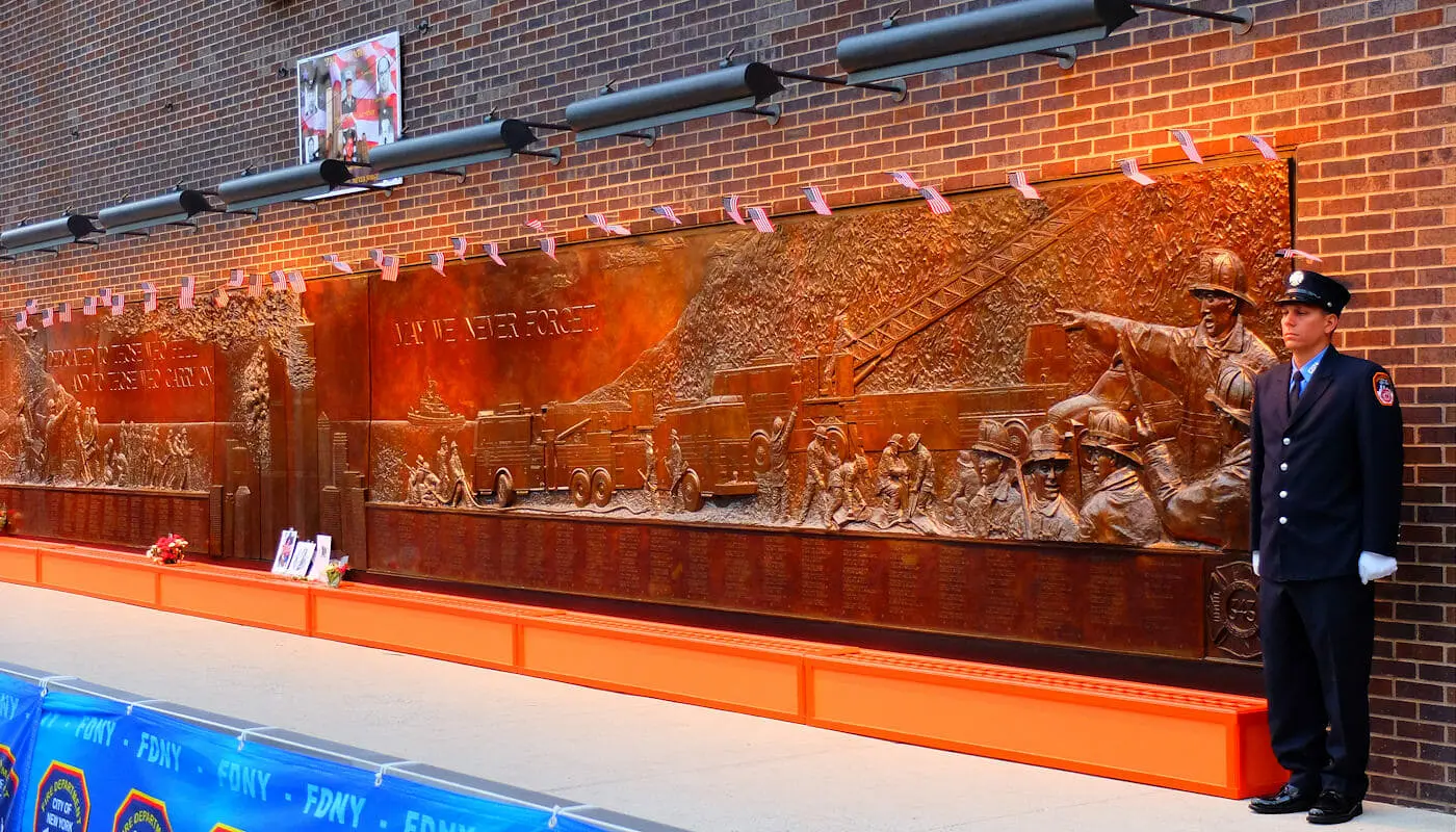 9/11 Memorial in New York - FDNY Memorial Mauer