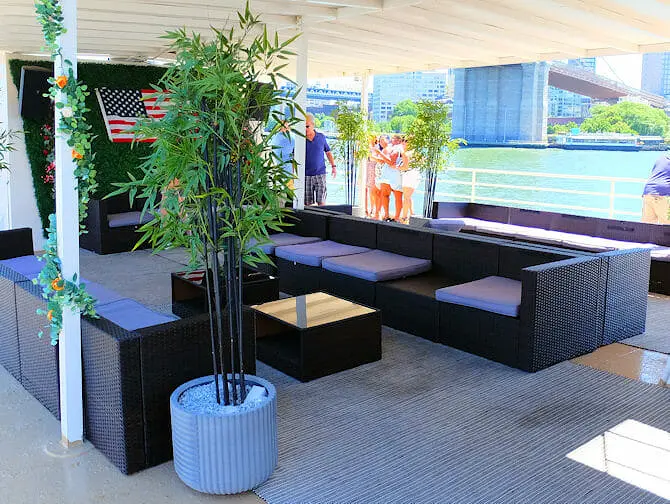Brunch Cruise in New York - Außen