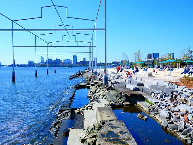 Gansevoort Peninsula in New York - Strand